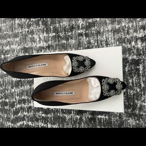 Manolo Blahnik Hangisi Black Satin size 7 105mm